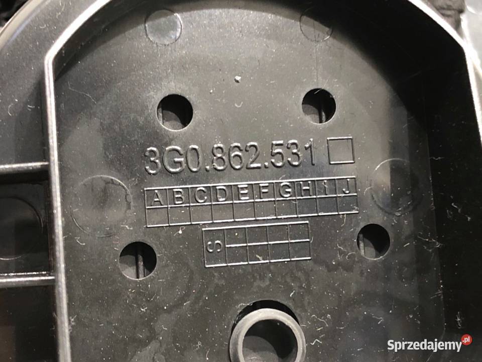 UCHWYT NA NAPOJE VW ARTEON 3G0862531G Hatchback