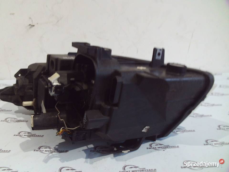 BMW E90 LIFT 20 D 09r lampa prawa przód ANGLIK osobowe Kielce sprzedam