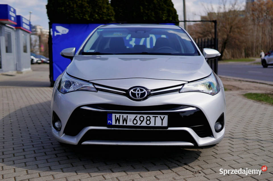 Toyota Avensis salon Polska serwis ASO ładne światła do jazdy dziennej sprzedam