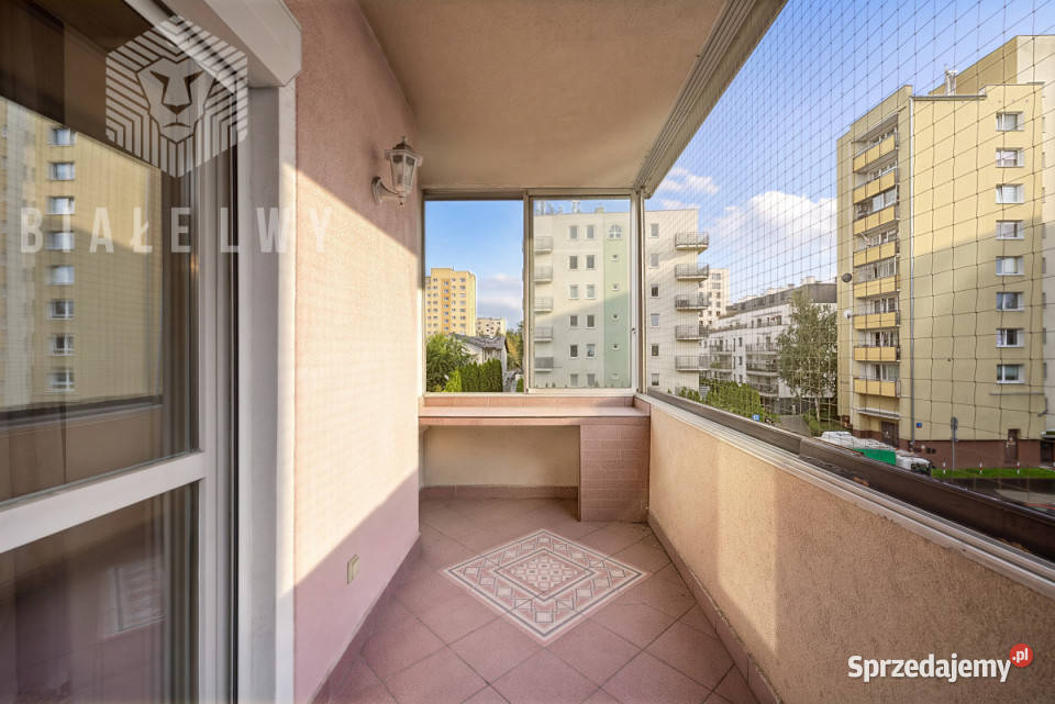 sprzedaży mieszkania 12747m2 4 pokoje Warszawa