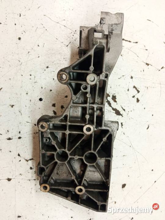 ŁAPA WSPORNIK ALTERNATORA O3G903143 20 TDI