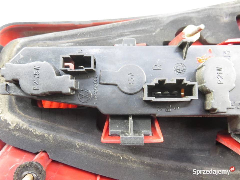 LAMPA PRAWA TYLNA VW GOLF IV Variant 1J9945075P Lampy tylne małopolskie