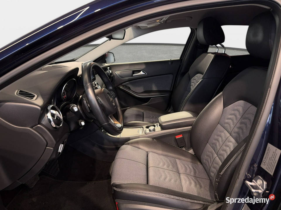 Mercedes GLA 180 16 122 automat 2018 r salon lakier metallic Mercedes-Benz Myślenice