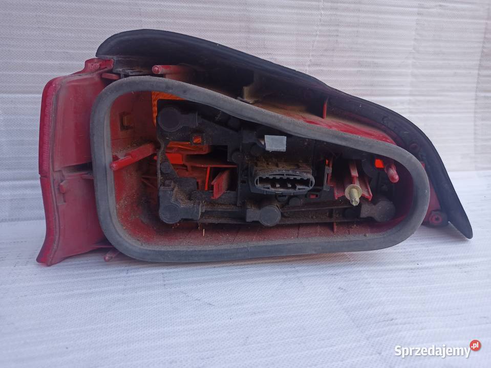Peugeot 106 LIFT lampa tył tylna prawa wkład Sieradz