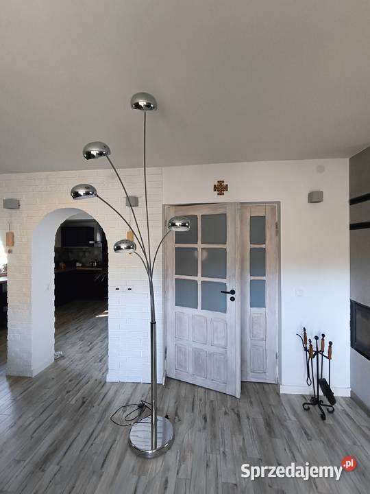 Wysoka stabilna srebrna lampa podłogowa 5 Górki Wielkie