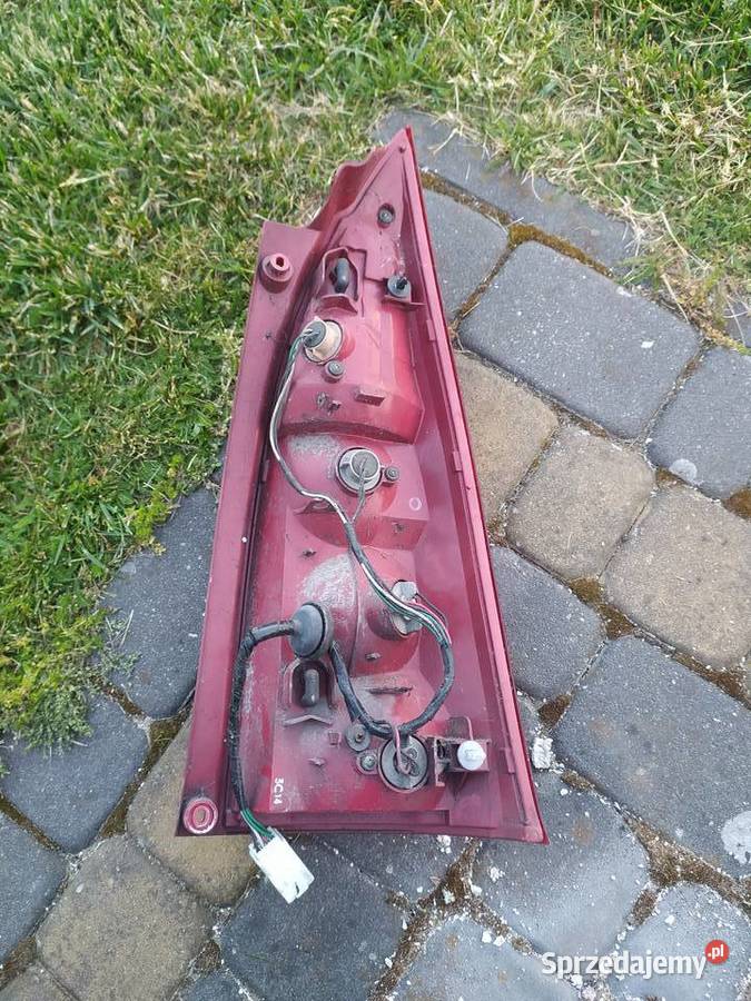 Tylna lewa lampa Mazda Premacy Krzemień Drugi