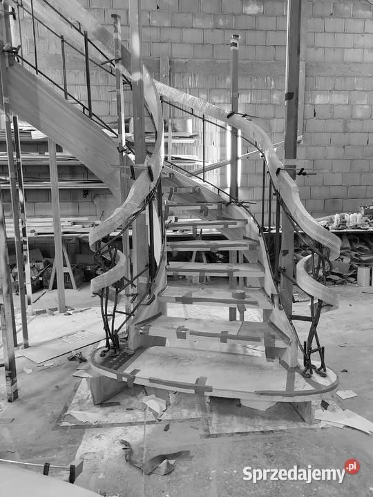 Schody drewniane giete krecone balustrada kuta Tokarnia