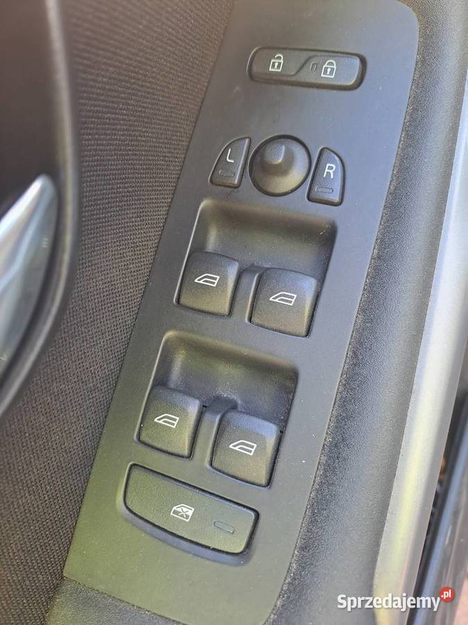 Volvo V40 16 D2 115 euro 5 2013 250 Hak 2 kpl nieuszkodzony Borki