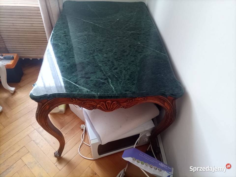 Stół w stylu ludwikowskim