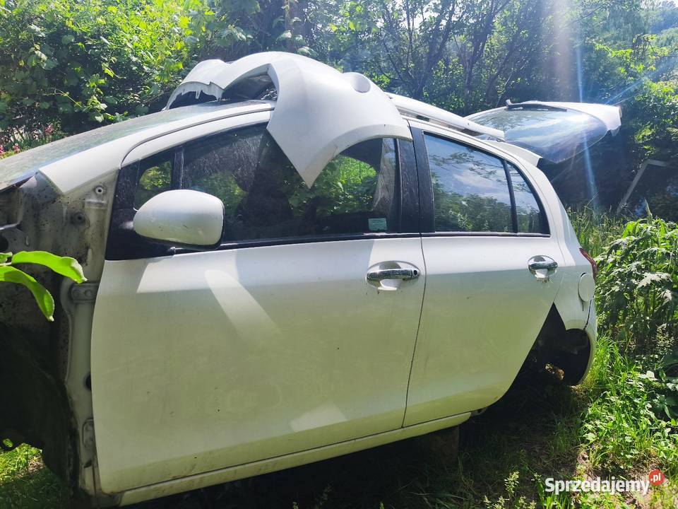 Toyota Yaris 2 sanki przód