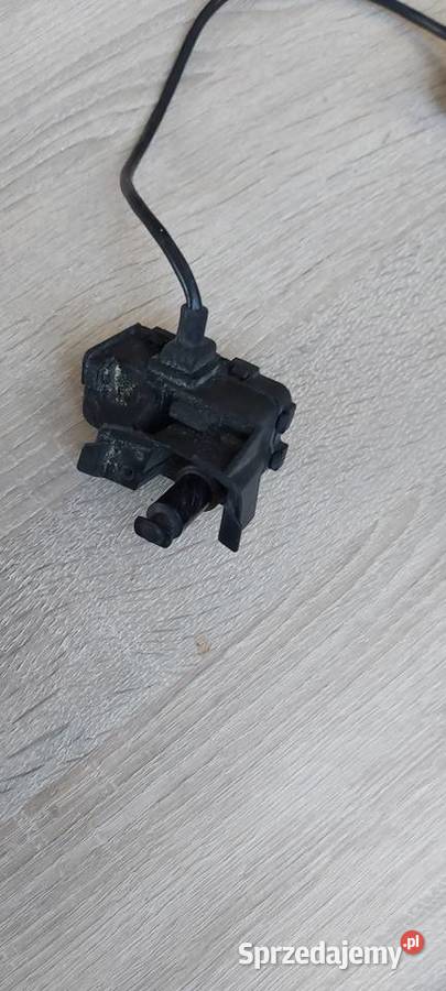 Siłownik klapki paliwa VW JETTA VI 5C6810773B Szczecin