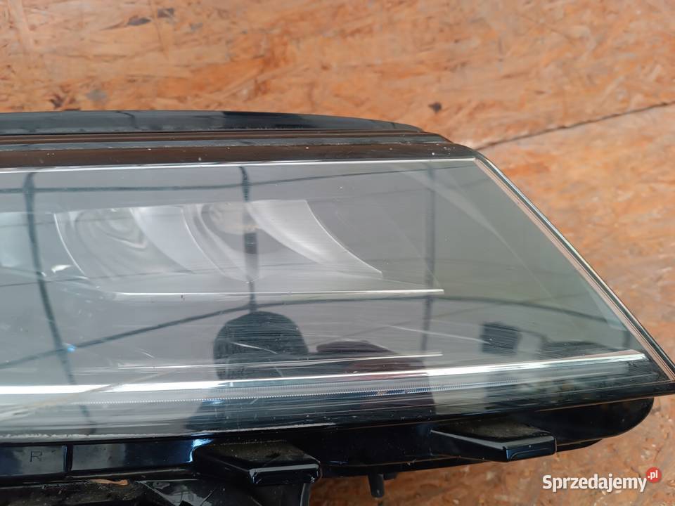 LAMPA REFLEKTOR PRAWY PRZÓD EU SKODA KODIAQ