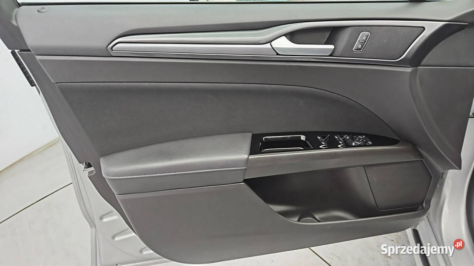 Ford Mondeo 20 Hybrid Trend Z Polskiego Salonu srebrny Warszawa