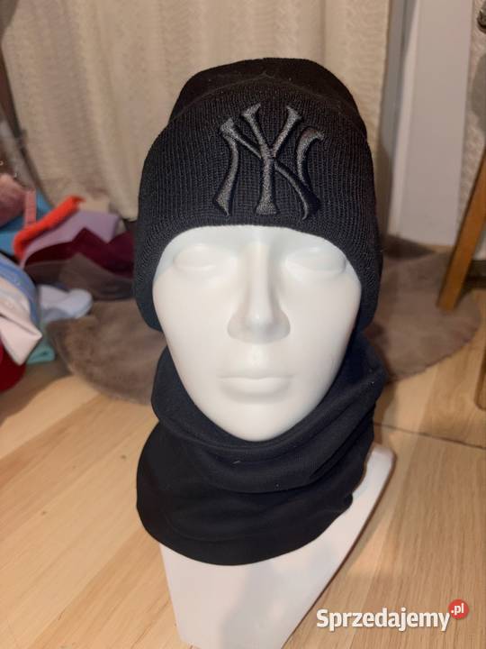 Czarna czapka zimowa podwijana NY czarny komin Nowy Targ