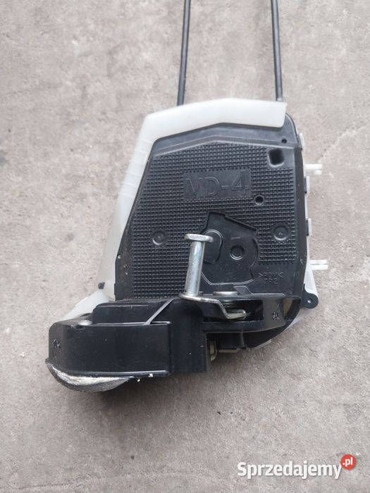 Zamek drzwi prawy tył 14 d4d toyota yaris III osobowe Wola Jachowa