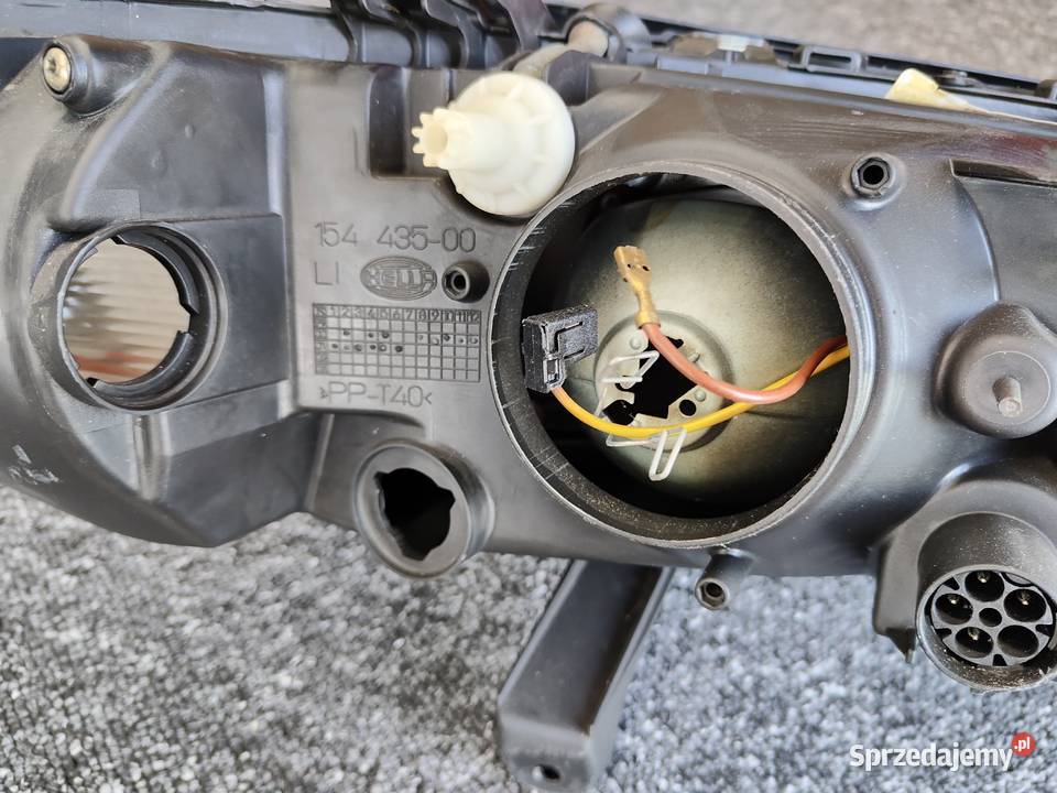 Reflektor Opel Omega LIFT H1 Hella Europa lampa Kielcza