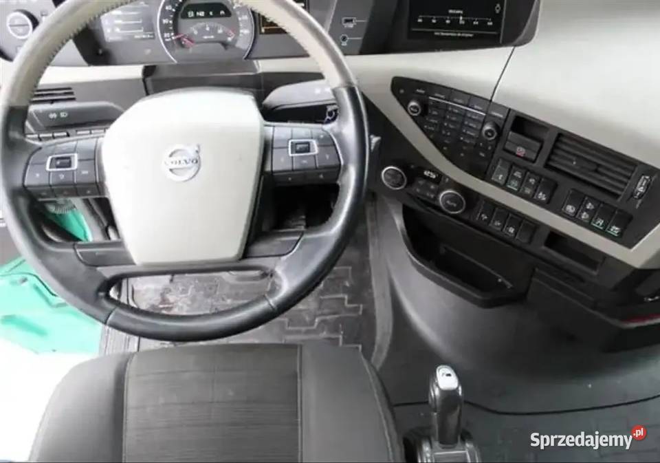 Ciagnik siodlowy 60 Tonowy 3 osiowy 6x2 Volvo Warszawa