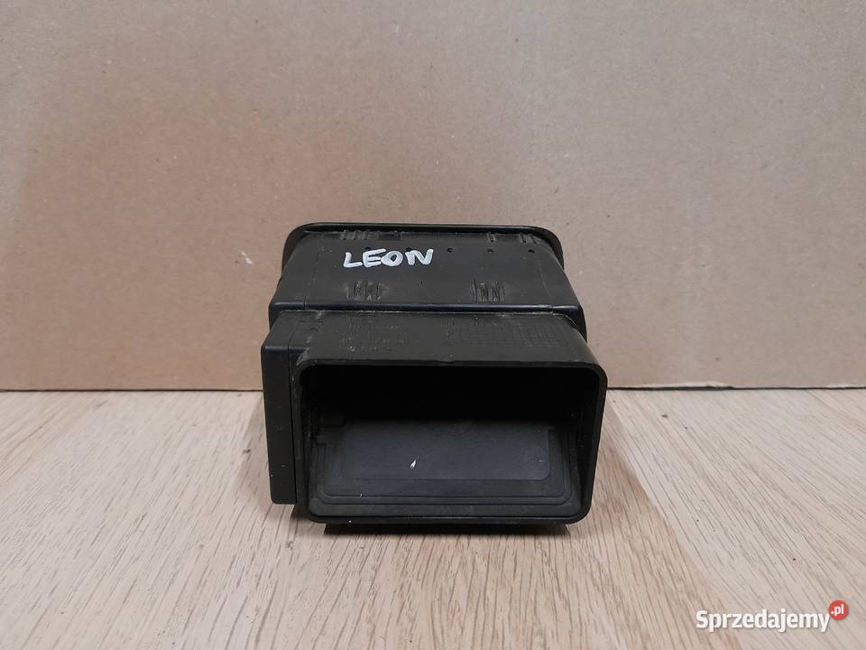 Kratka nawiewu lewa z deski 8L0820901 Seat Leon osobowe Wyszków