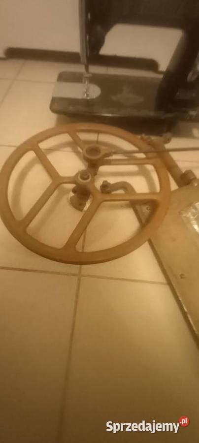 Sprzedam starą maszynę do szycia Łucznik