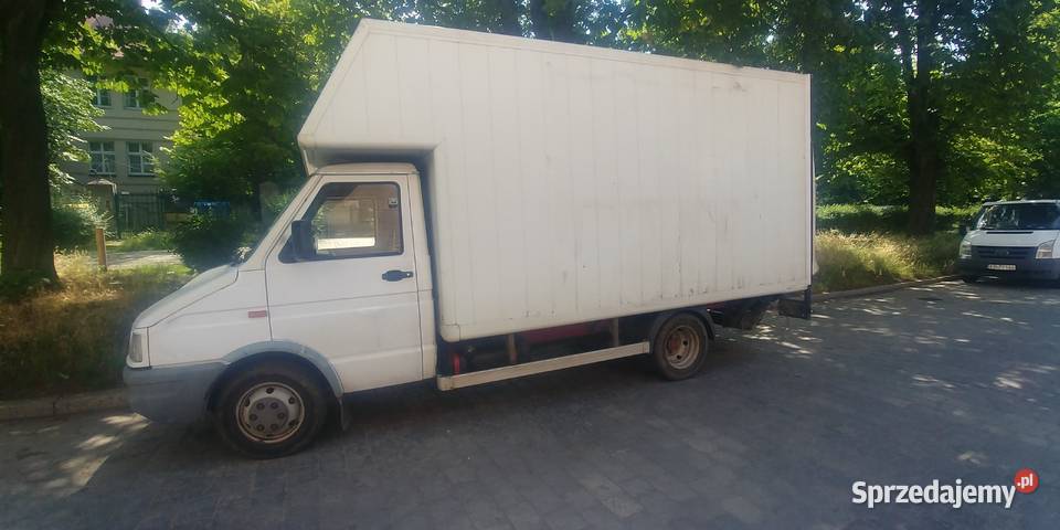 Iveco Daily 4910 z kontenerem i windą DMC 35 5 t Dzierżoniów