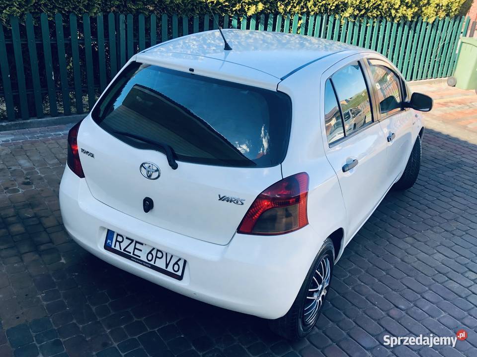 Toyota Yaris II 14D4D 90 biały akrylowy MEGA Przeworsk sprzedam