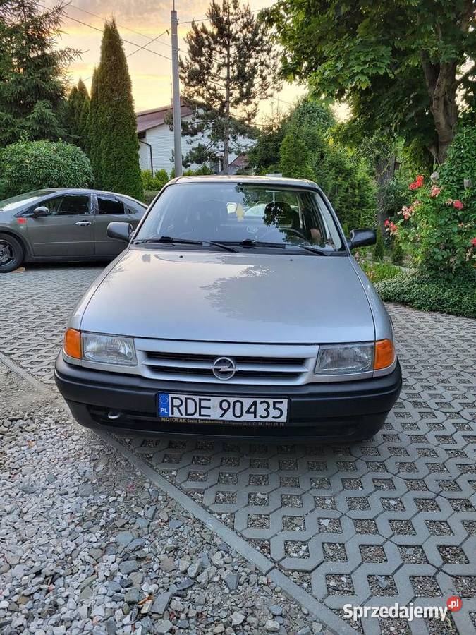 Opel Astrastan kolekcjonerskimały przebieg Sedan / Limuzyna