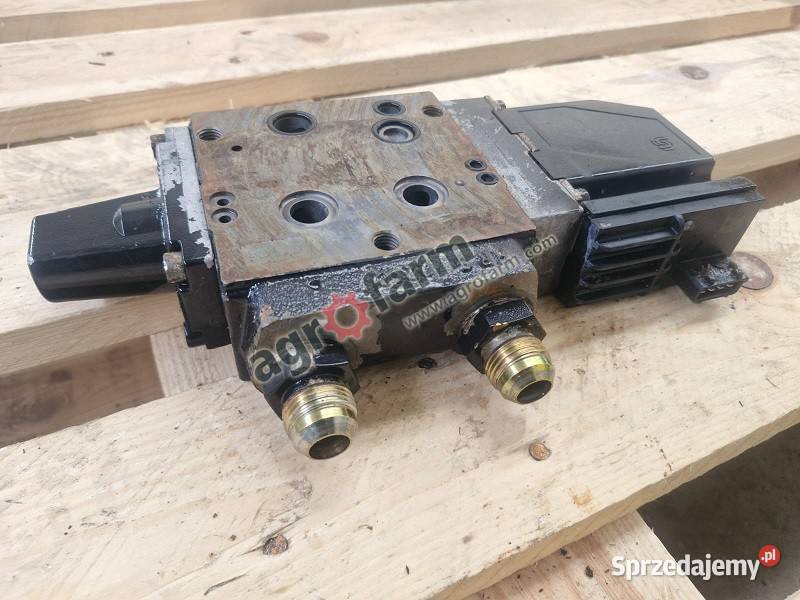Zawór Valtra C90 M120 T130 Byków