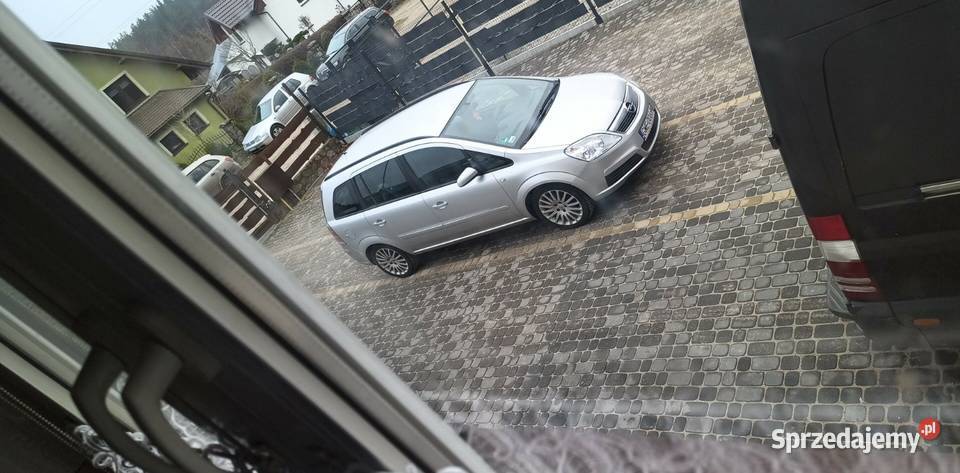 Opel Zafira B 19 Robakowo