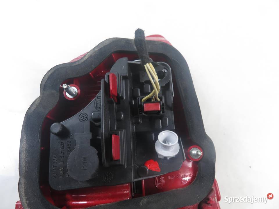 LAMPA PRAWA TYLNA KLAPA VW TOURAN II 1T0945094