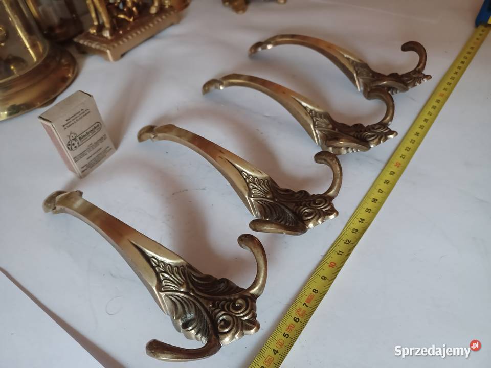 Komplet czterech pięknych dużych wieszaków