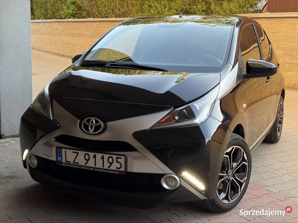 Toyota auto niski przebieg skóra wyposażenie 1000cm3 lubelskie Zamość