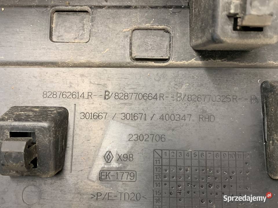 LISTWA DRZWI PRAWY TYŁ RENAULT CLIO IV Hatchback Listwy i nakładki