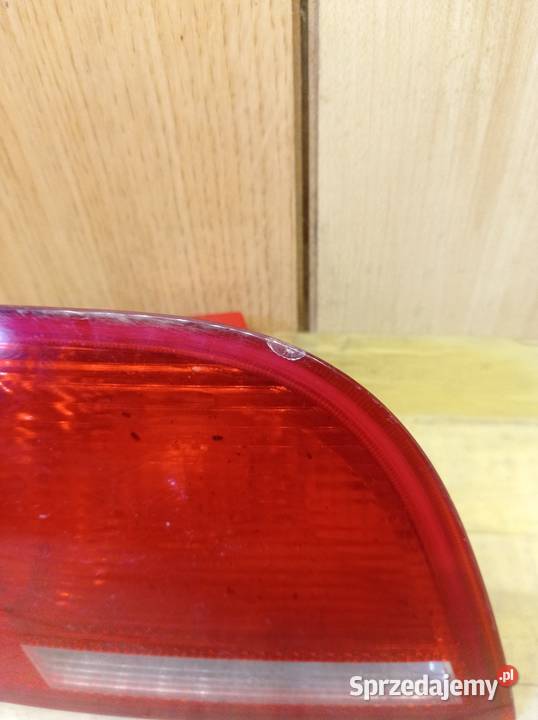 AUDI A3 8P4 LAMPA LEWA TYŁ TYLNA W KLAPĘ Oświetlenie wielkopolskie