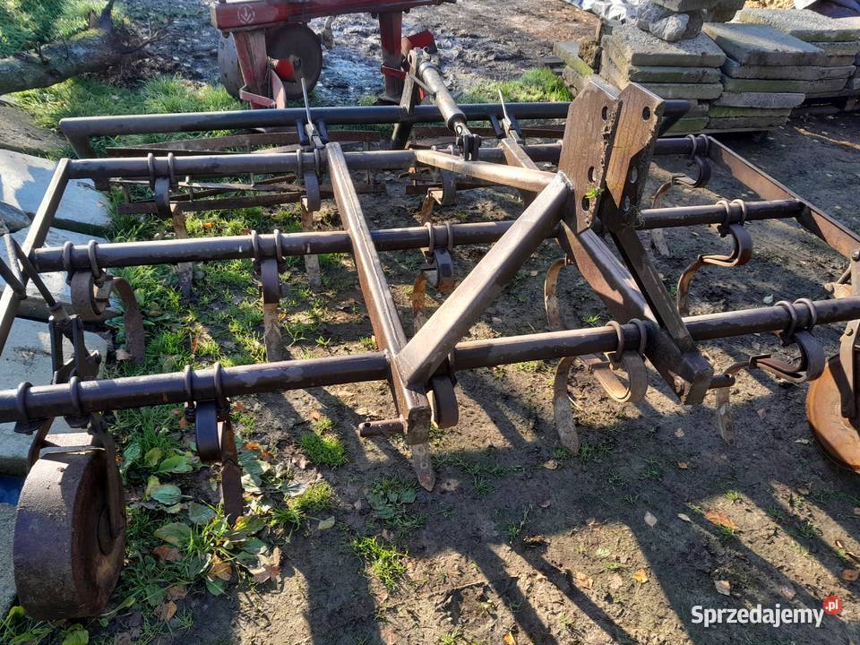 Kultywator z walkiem