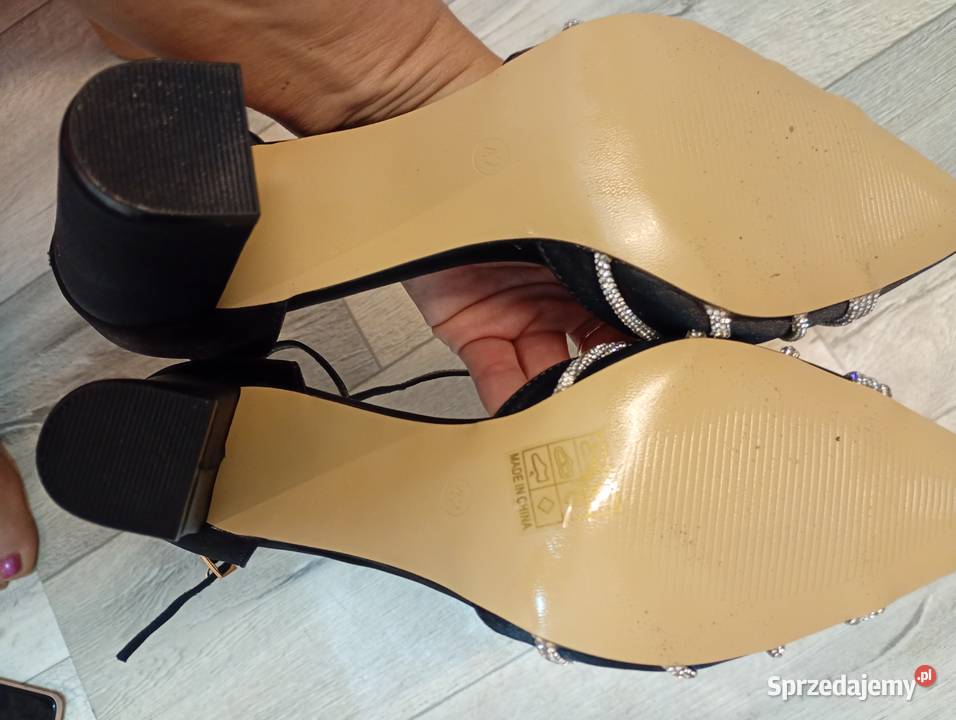 42 Czarne bogato zdobione czółenka wieczorowe z 27cm Kraków