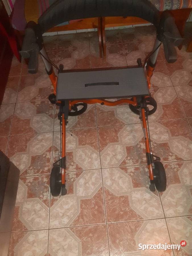 Wózek do chodzik osoby niepełnosprawnej Pchacz Cewków
