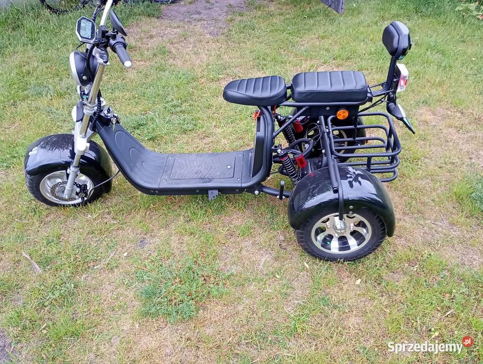 Skuter elektryczny trójkołowy