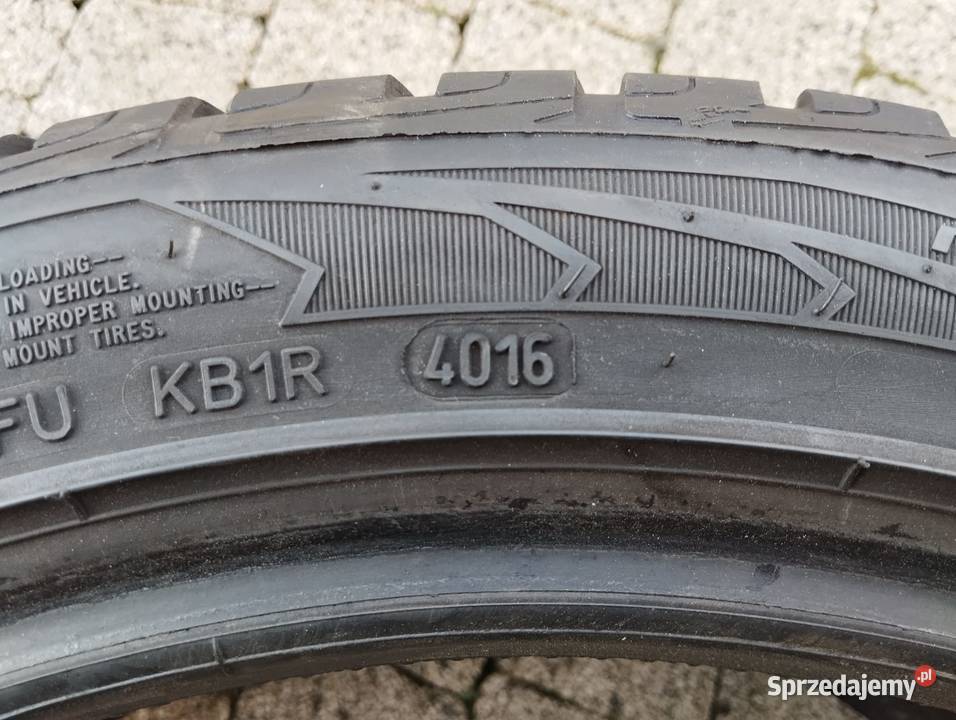 Opony Goodyear Ultra grip 23545R18 98V zima kpl Samochodowe Kamieniec