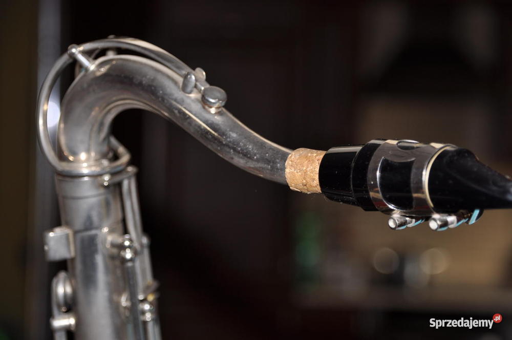 Saksofon tenorowy z ustnikiem Instrumenty dęte