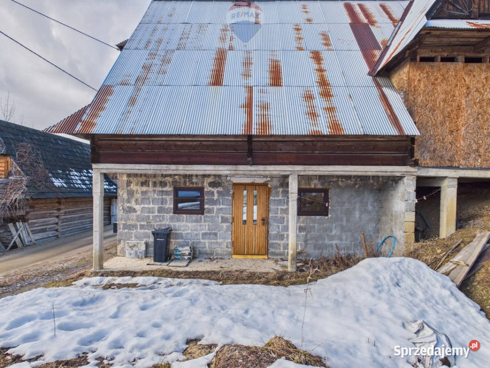Dom z pomieszczeniem gospodarczym Dzianisz
