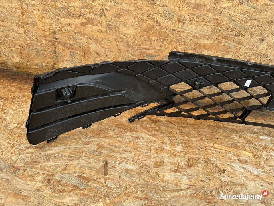 Środkowa kratka zderzaka przód vw golf 8 VIII Międzychód