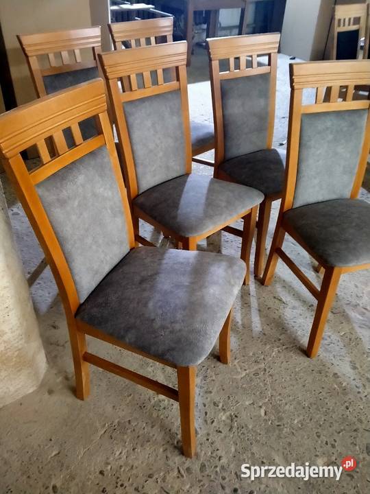 Piękne nowoczesne krzesła bukowe