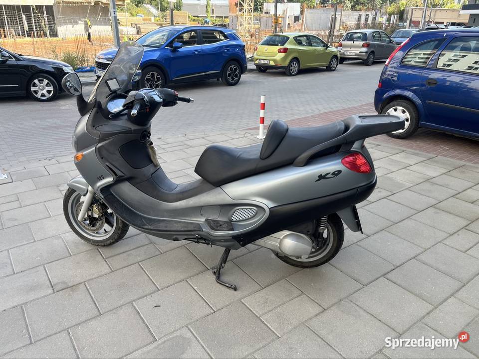 Skuter piaggo x9