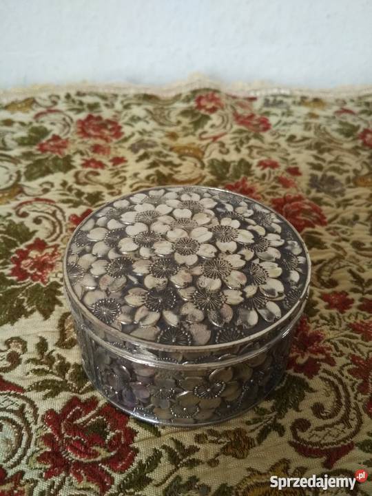 Okrągłe puzederko na biżuterięmetalowe Ropa