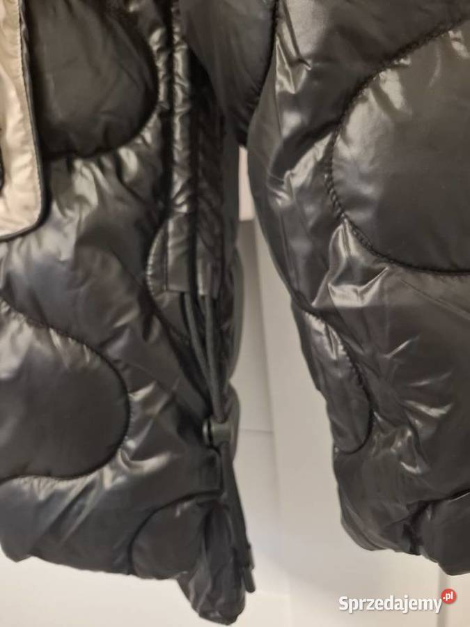 Zimowa kurtka puchowa z futerkowym kapturem sprzedam