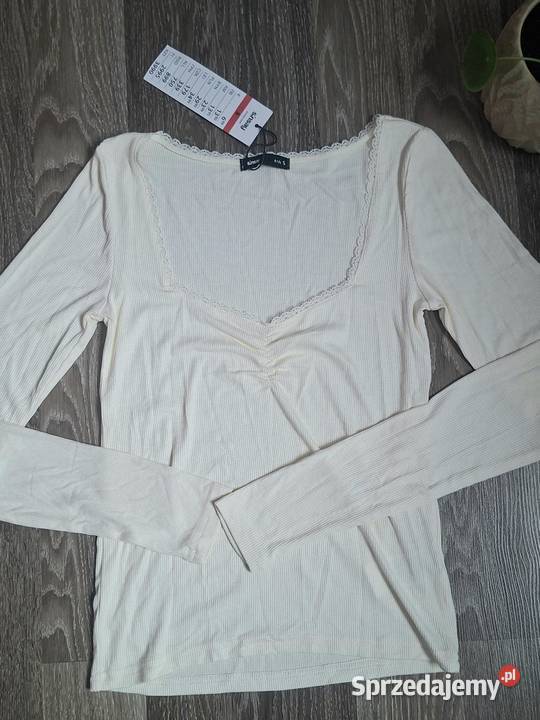 Bluzka z dekoltem z dekoltem podkarpackie Sanok