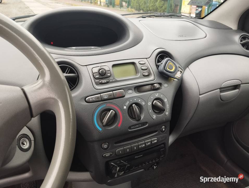 Toyota Yaris 13 benzyna bogate wyposażenie ABS Świnoujście