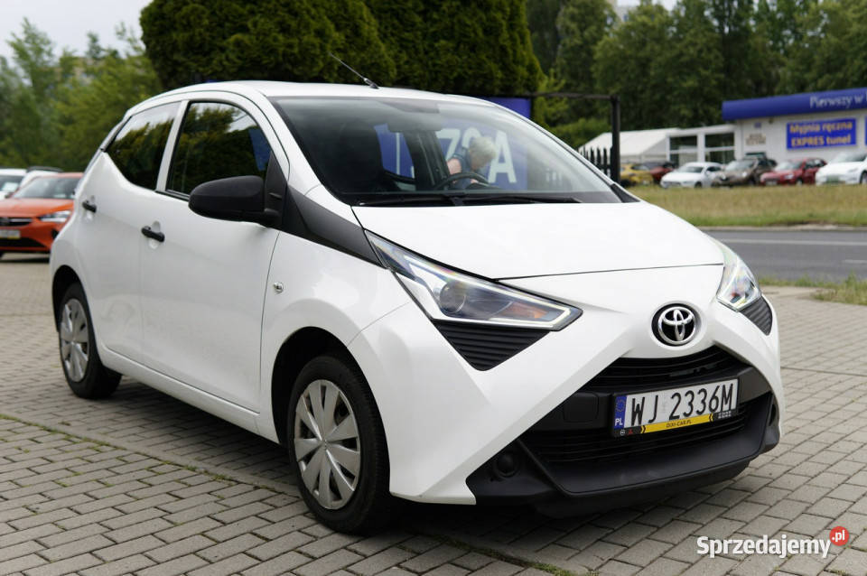 Toyota Aygo 10 72 5d hatchback facelift II 2014 98000km Warszawa