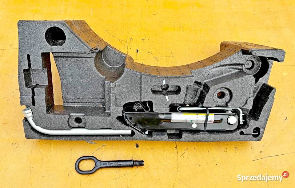 VW PASSAT B7 ZESTAW NARZĘDZI 3C5012115D LEWAREK Rok produkcji 2014 Radom