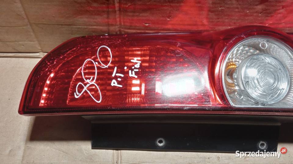 FIAT DOBLO III COMBO D LAMPA TYŁ PRAWA Światła stop Zbierkowo
